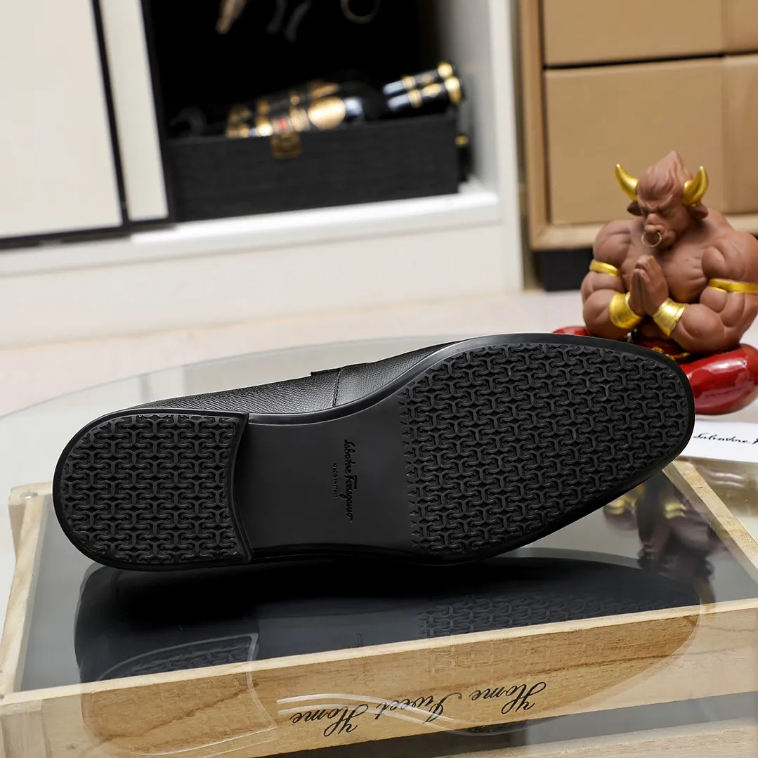 Men's shoes 💰600 🕷🕷🐂【Ferragamo】 Popular fashion casual shoes🇨🇳Official website counter 1:1 production, original mold opening💯Good quality can be seen, imported high-end first-layer pebbled calfskin, water-dyed🐂leather lining🌿very clear texture, high-quality waterproof, non-slip and wear-resistant outsole🎋high quality and low price, truly handmade🍓, 5 colors available! Code number 38-44 (45. To be customized)